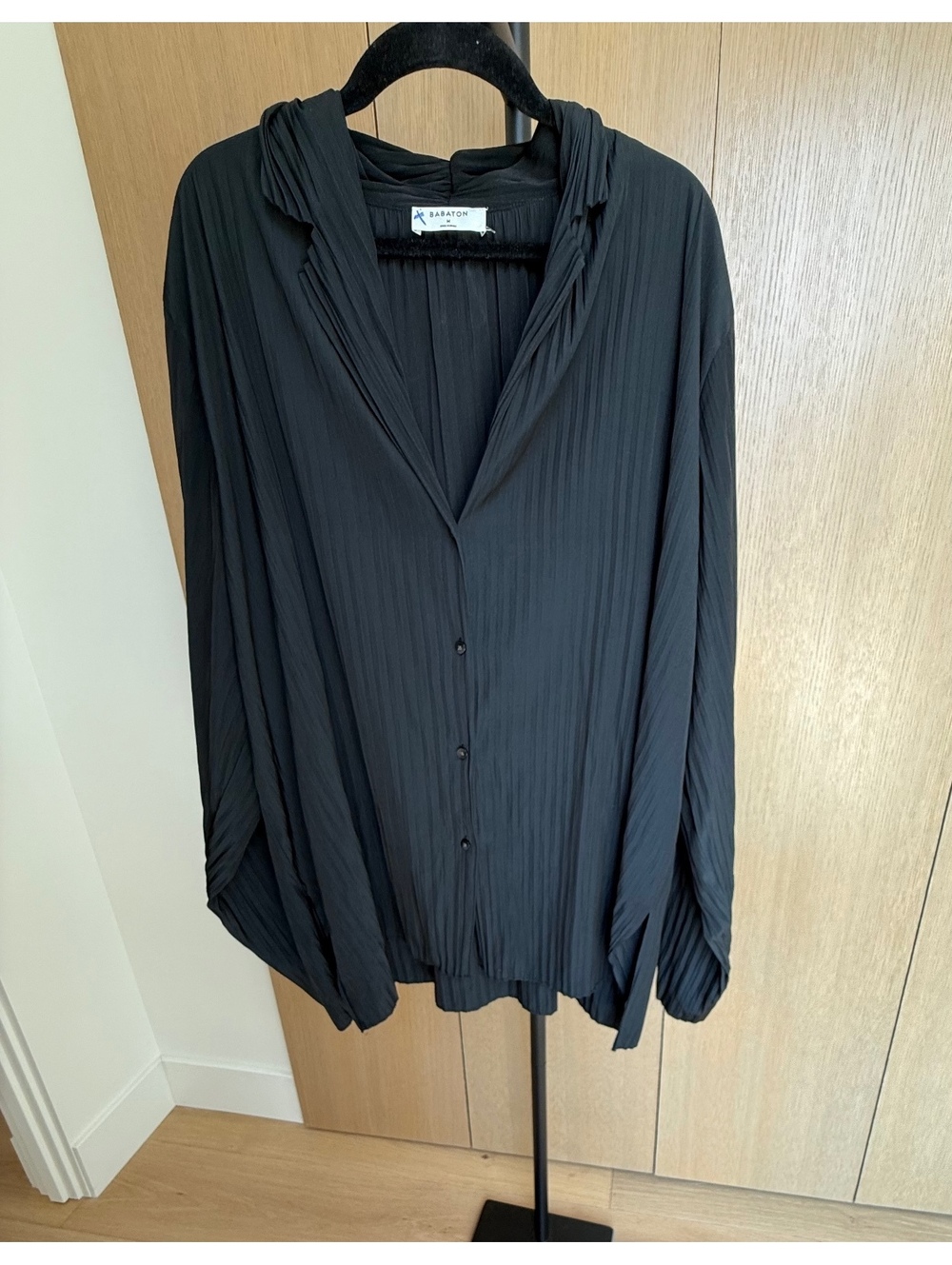 Aritzia Babaton Collector Black Pleated Button Up Shirt Blouse Medium